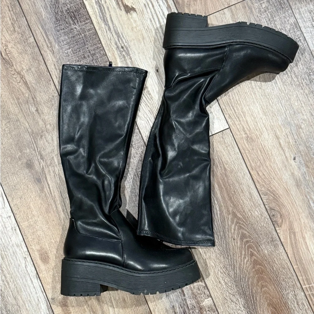 Women's Black Knee-High Platform Boots Soda brand